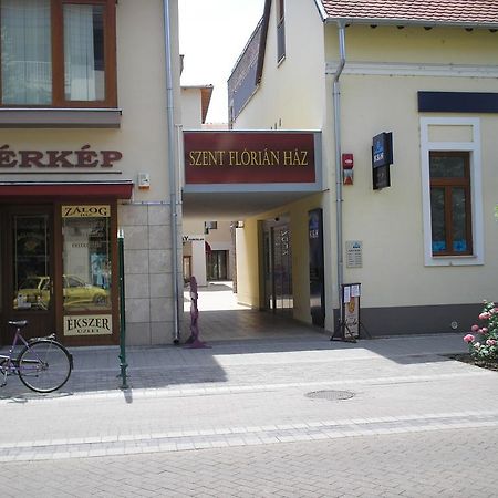 Mediterran Szallas Gyula Extérieur photo