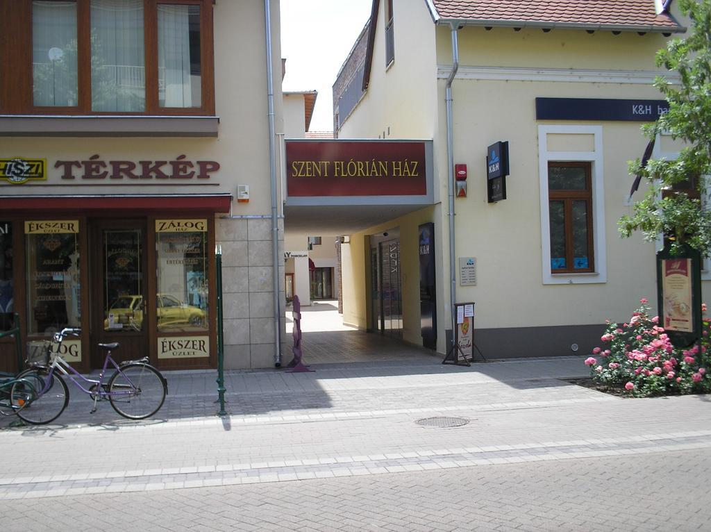 Mediterran Szallas Gyula Extérieur photo